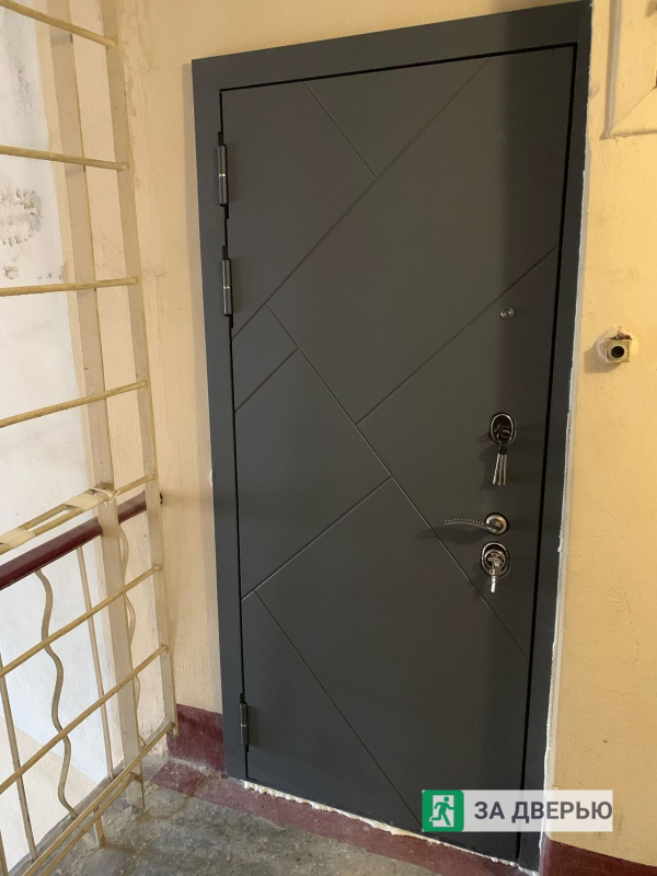 Двери в Красногвардейском районе - снаружи