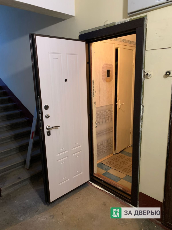 Двери в Красногвардейском районе - открыта снаружи