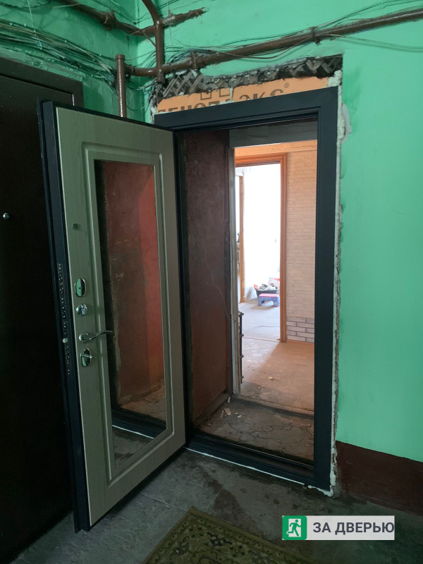 Дверь Кондор Престиж (2 цвета) - снаружи открыта