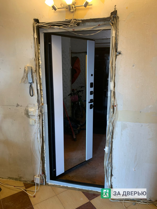Дверь Кондор Пиано зеркало - внутри открыта