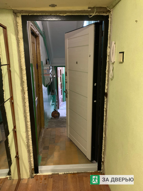Металлические двери в Колпино - внутри открыта