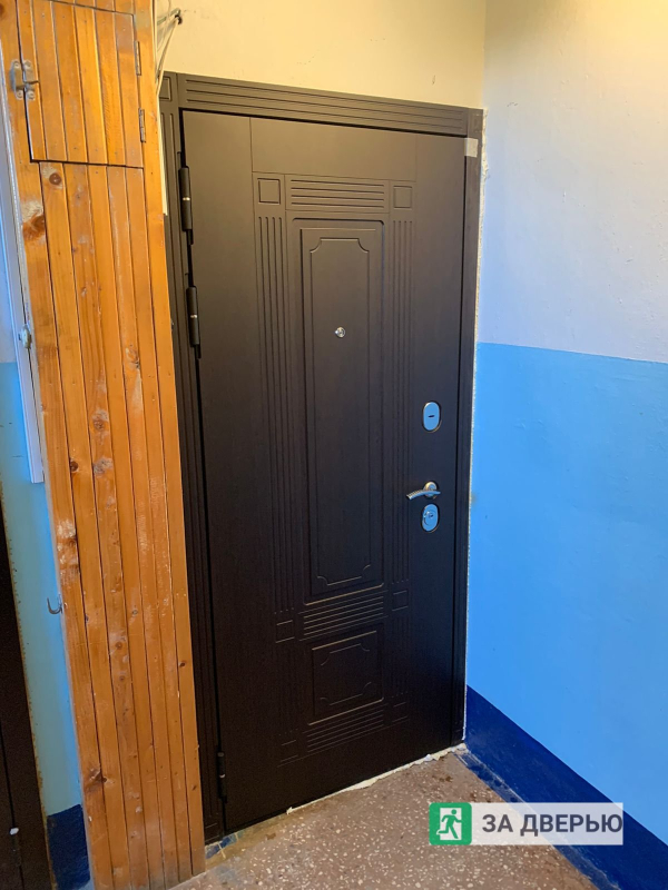 Двери в Калининском районе - снаружи