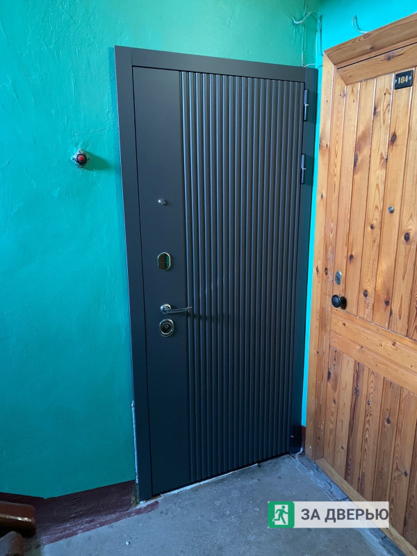Дверь Кондор Вертикаль (2 цвета) - снаружи