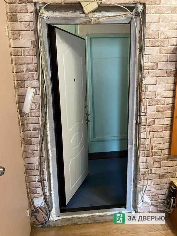 Дверь Кондор 7 (3 цвета) - внутри открыта