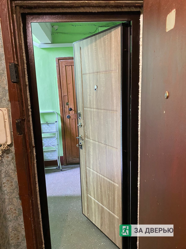 Двери в Калининском районе - внутри открыта