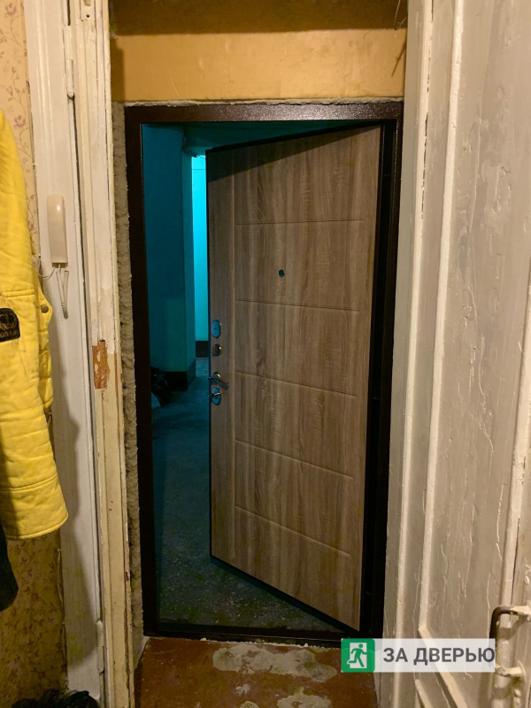 Двери в Кировском районе - внутри открыта